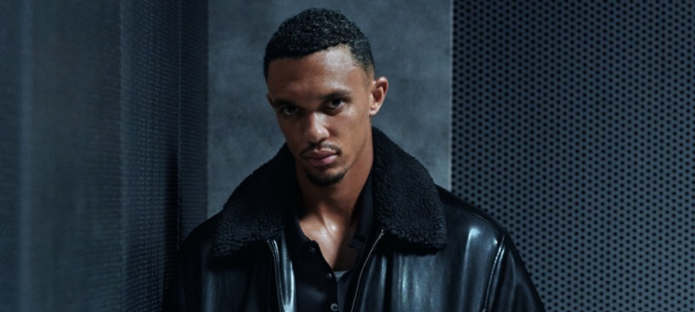 亚历山大-阿诺德登上Calvin Klein假日主舞台